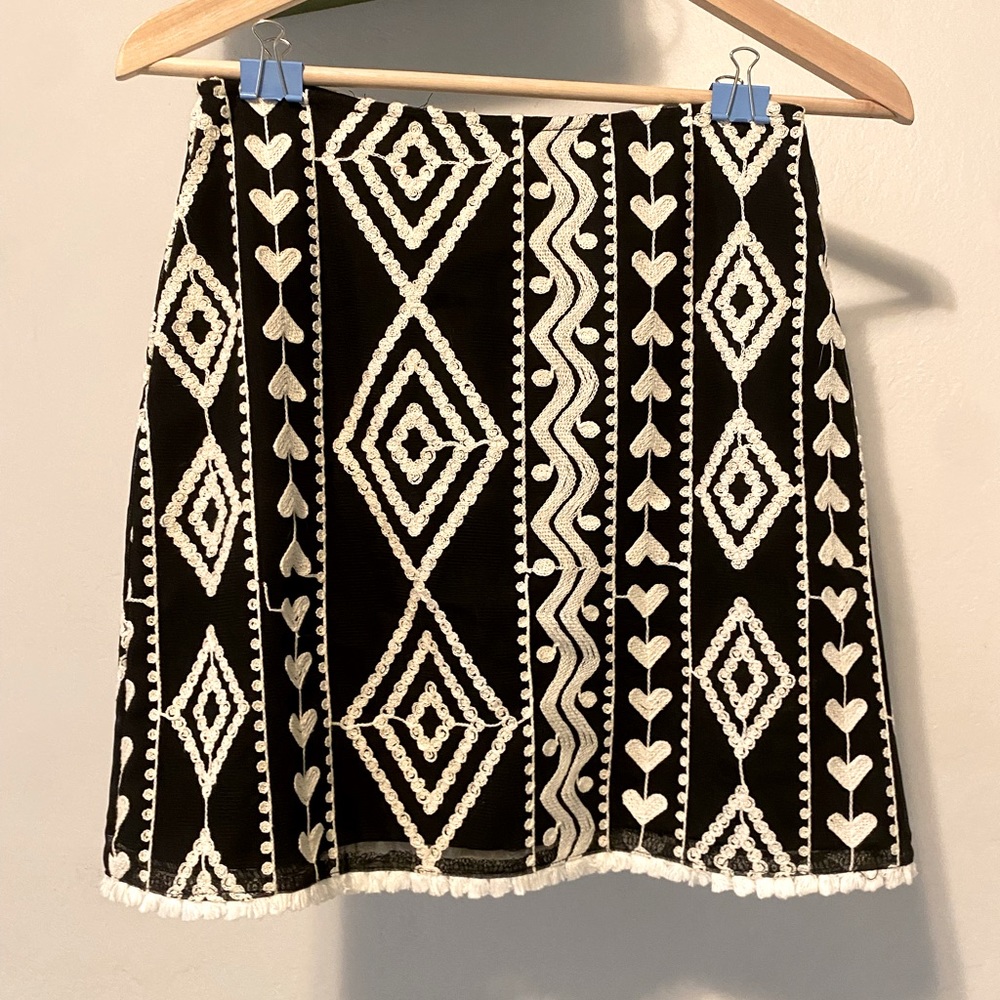 La vie boheme lace mini skirt black and white